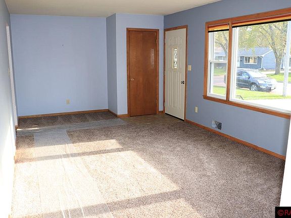 4th image of 213 N Black Eagle Dr