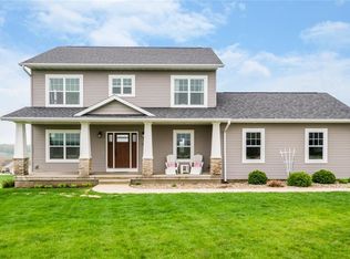 129 Wood Ridge Rd, Anamosa, IA 52205