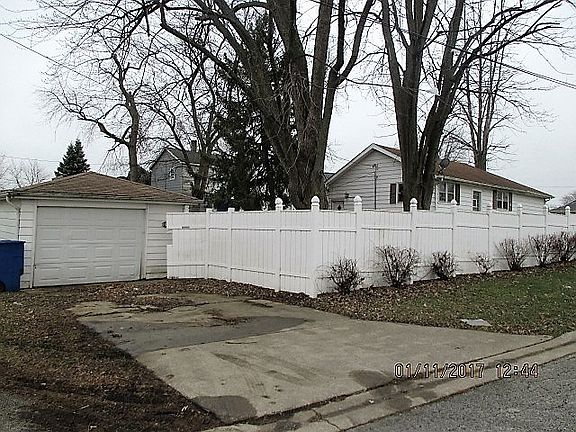 3rd image of 3103 Commercial Ave