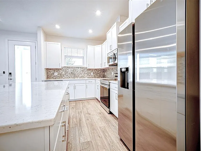 7035 Nemours Pkwy — Photo 12