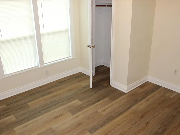 410 Hahlo St — Photo 11