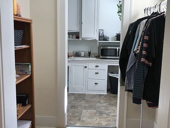 3rd image of 1030 N Pearl St APT 1