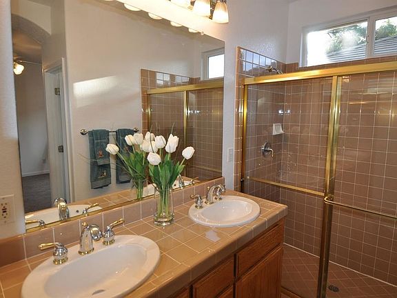 5th image of 701 Cascara Dr
