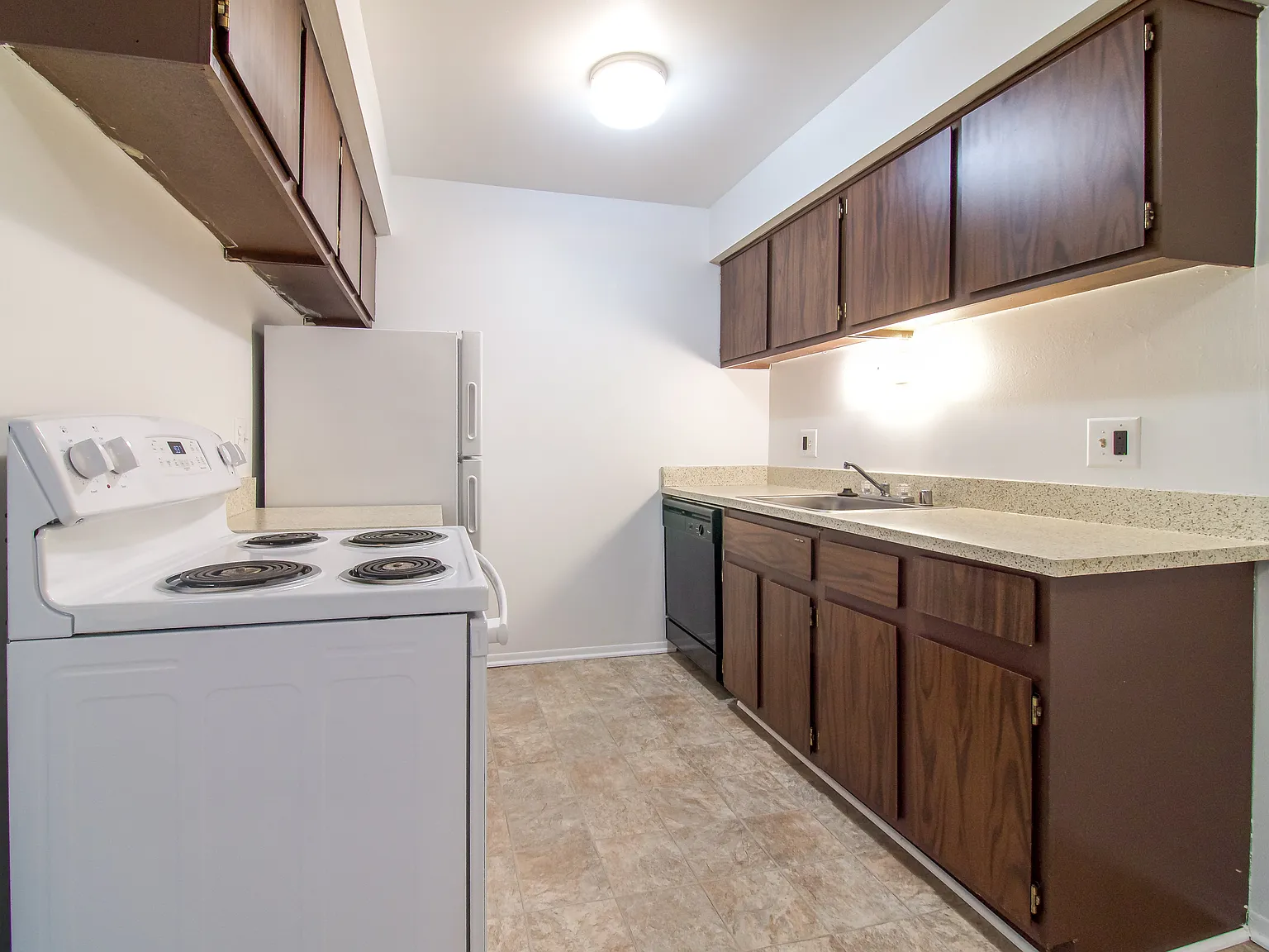 Garfield Park Apartments — Photo 1