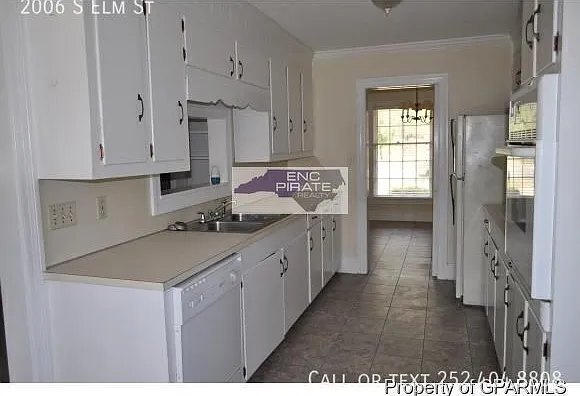 2006 S Elm St — Photo 3