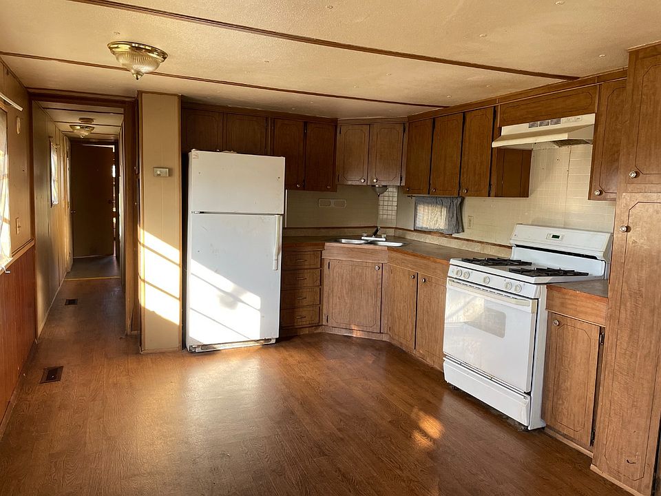 2nd image of 1010 E 9th St