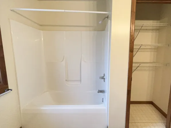 4239 Menga Dr #4, Schenectady, NY 12304