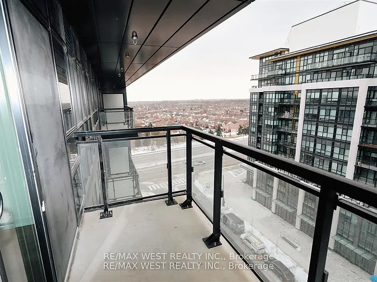 395 Dundas St W #822 — Photo 16