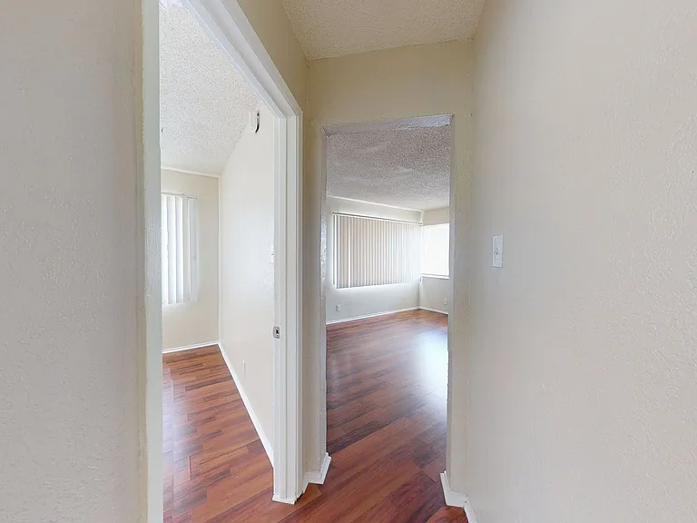 2515 10th ave — Photo 86