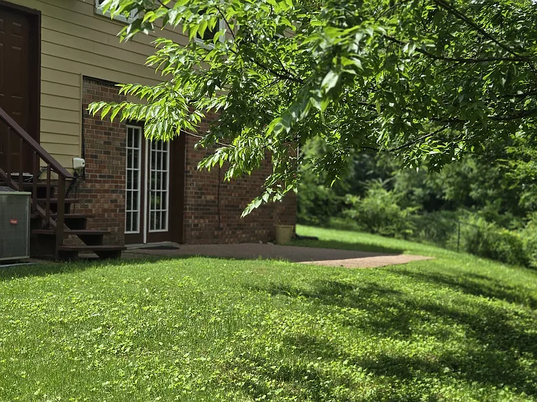 1601 Woodland Ct — Photo 33