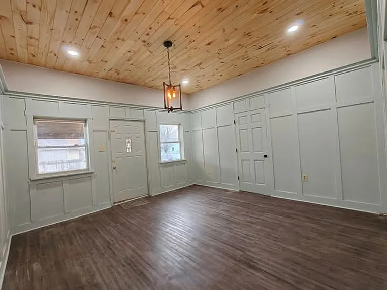 817 Indiana Ave — Photo 5