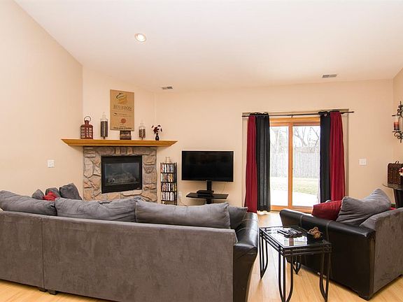 4th image of 75 Weston St