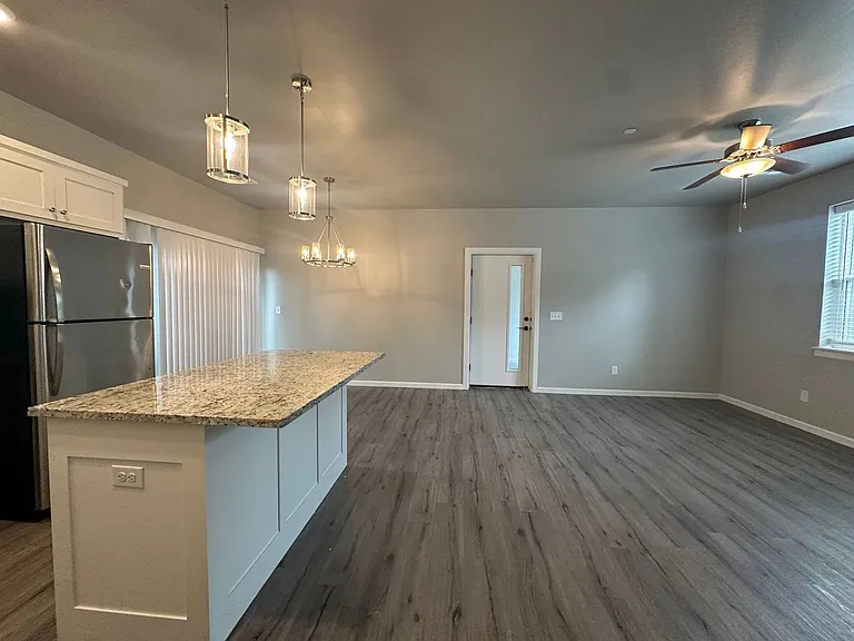 1138 N Blackwelder Ave #1 — Photo 6