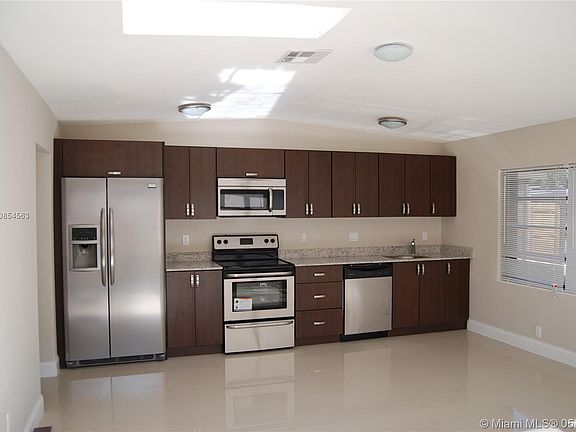 2nd image of 1216 NE 14th Ave #South