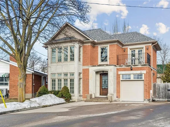 7 Rollins Pl, Toronto, ON M9B 3Y4