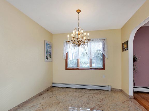 5th image of 139 Clement Ave