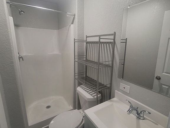 4th image of 5728 Leeland Dr Unit 2