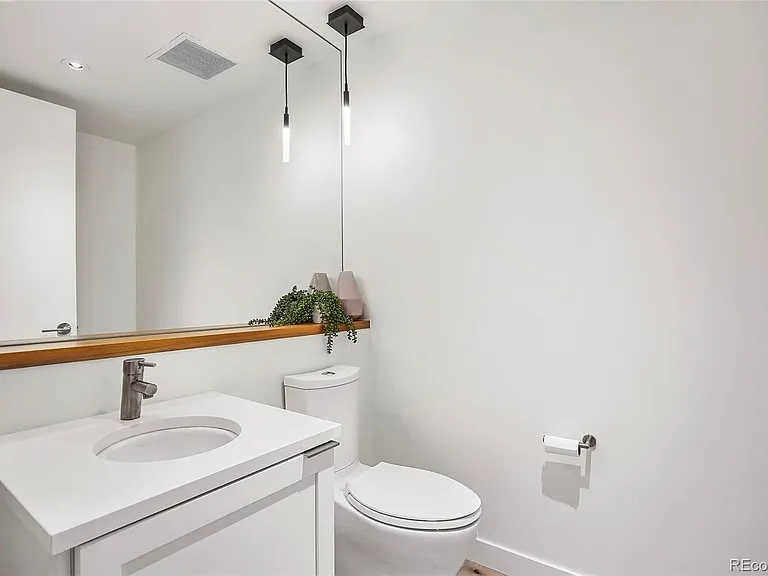 1750 Wewatta St #602 — Photo 25