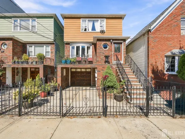 46 Grace St, Jersey City, NJ 07307