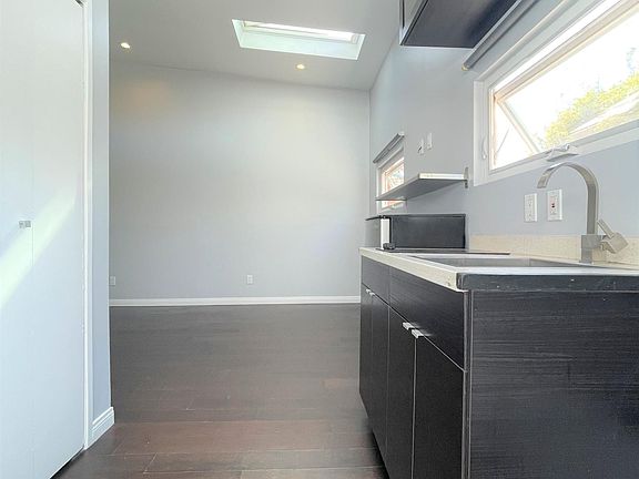 2nd image of 829 Rose Ave #B