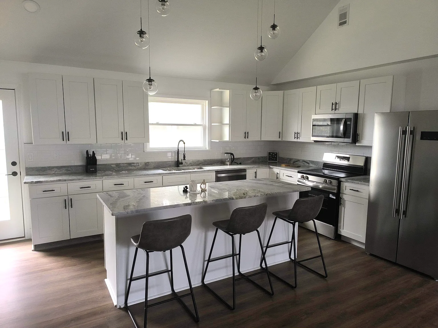 3 bed, 1539 sqft, $2,450 — Photo 3