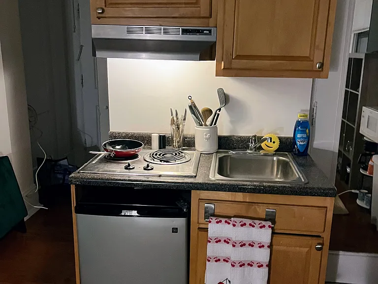 1324 Locust St — Photo 3