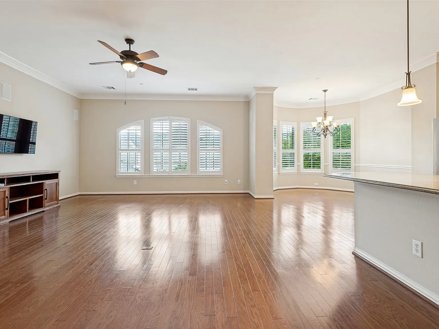 3 bed, 2.5 bath, 2309 sqft, $3,800 — Photo 4