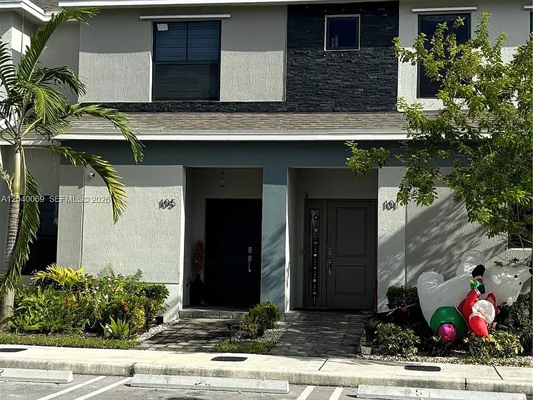 105 NE 3rd Ct — Photo 1