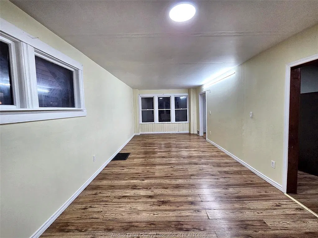 3 bed, $1,745 — Photo 2