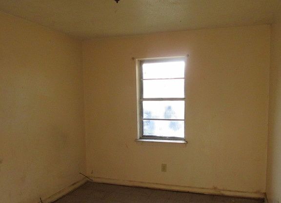 5th image of 619 N 6th St