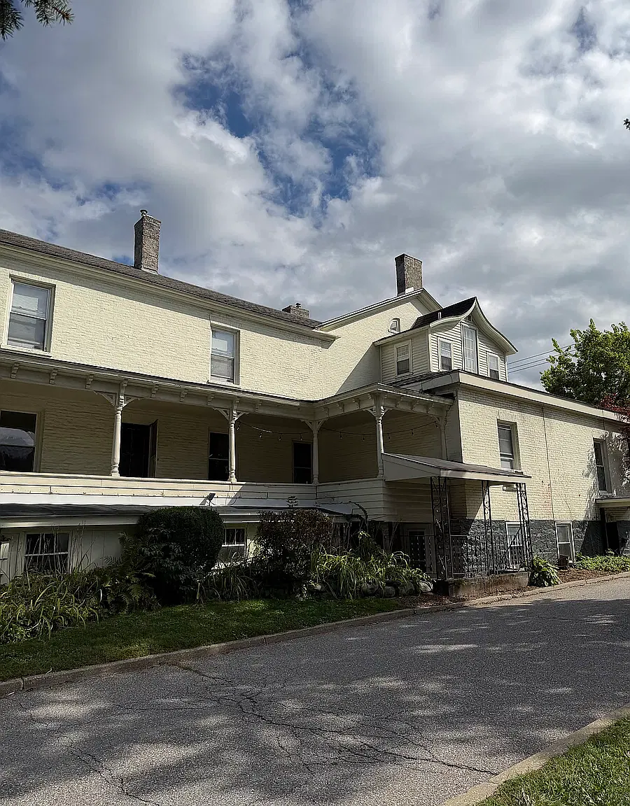 404 Pearl St — Photo 1
