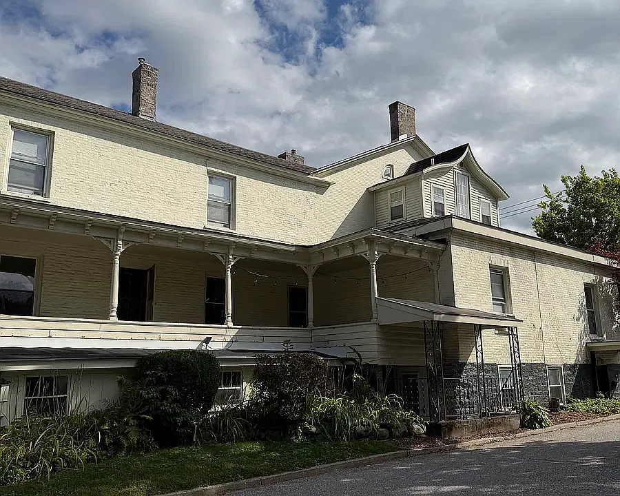 404 Pearl St #1B