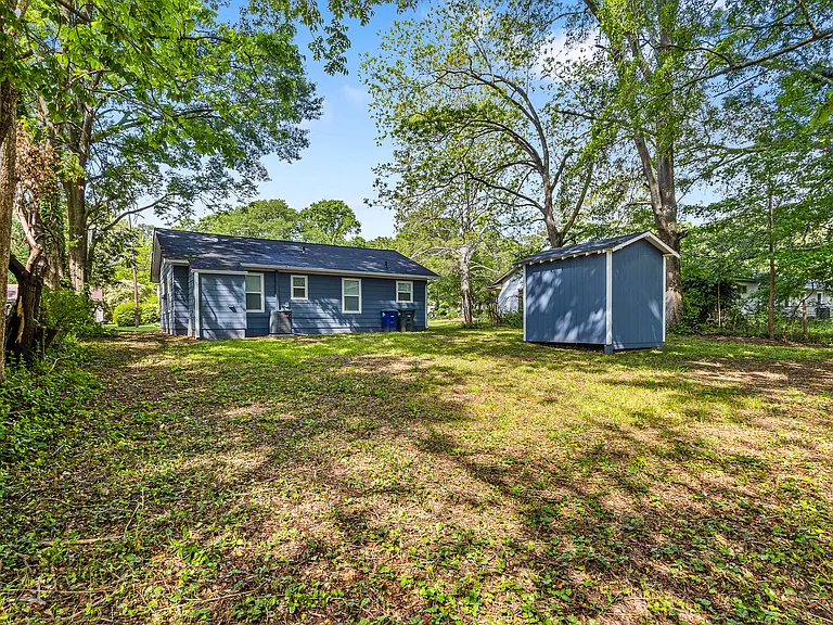822 Pamela Dr — Photo 2