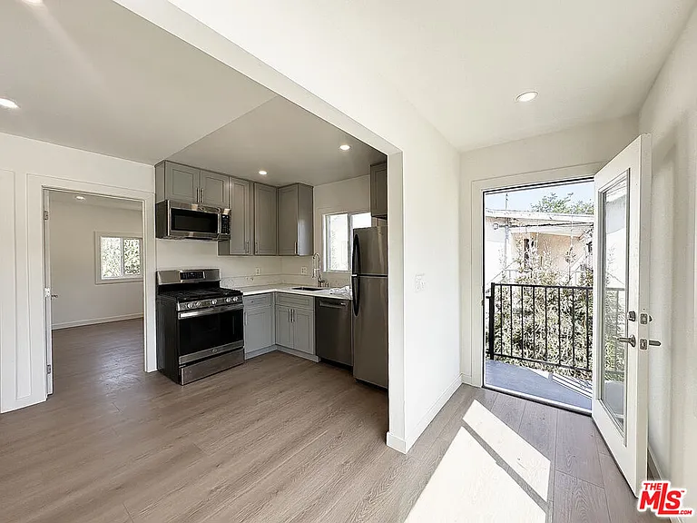 1405 Talmadge St #3 — Photo 4