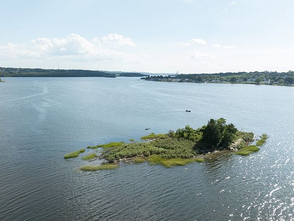3rd image of 12 Riverside Dr