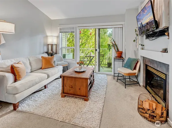 2009 196th Street SE #A302, Bothell, WA 98012