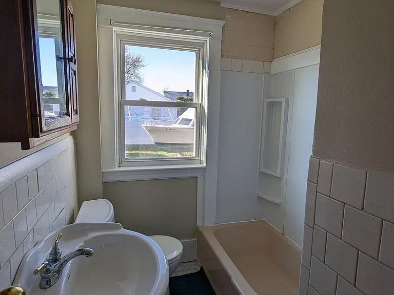 220 Norton St — Photo 14