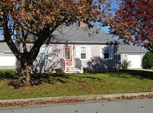 17 Meadow Ln, Acushnet, MA 02743