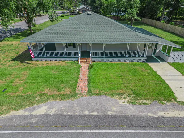 457 Bruce Ave, Defuniak Springs, FL 32435