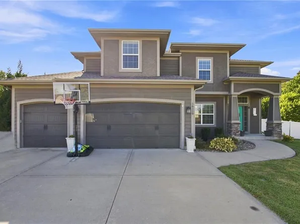 16110 Kentucky View Dr, Belton, MO 64012