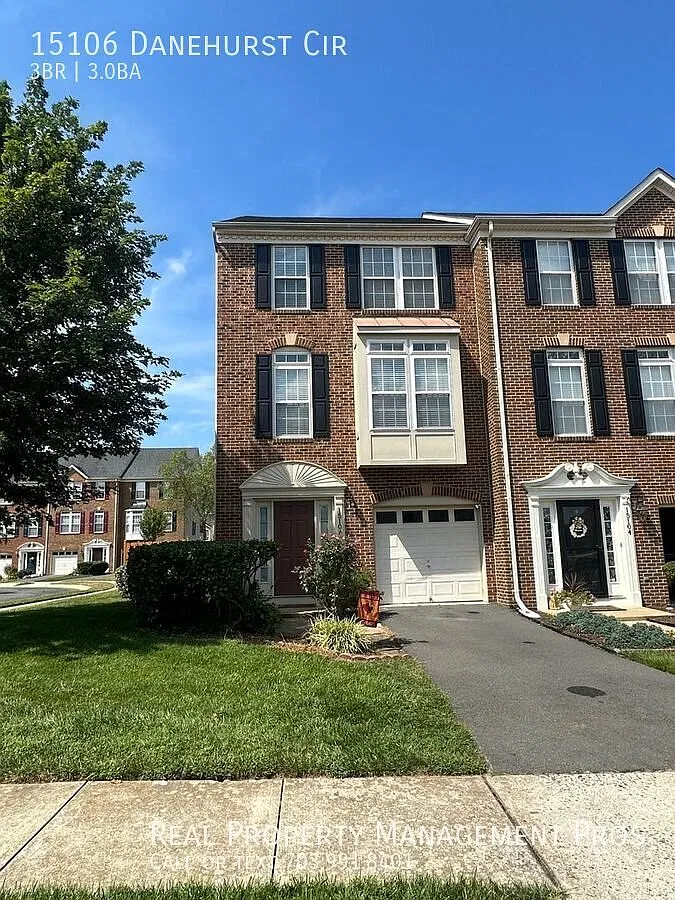 Nice TH in Piedmont South! — Photo 1