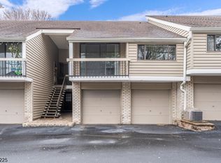 12 South Ct, Clinton, NJ 08809