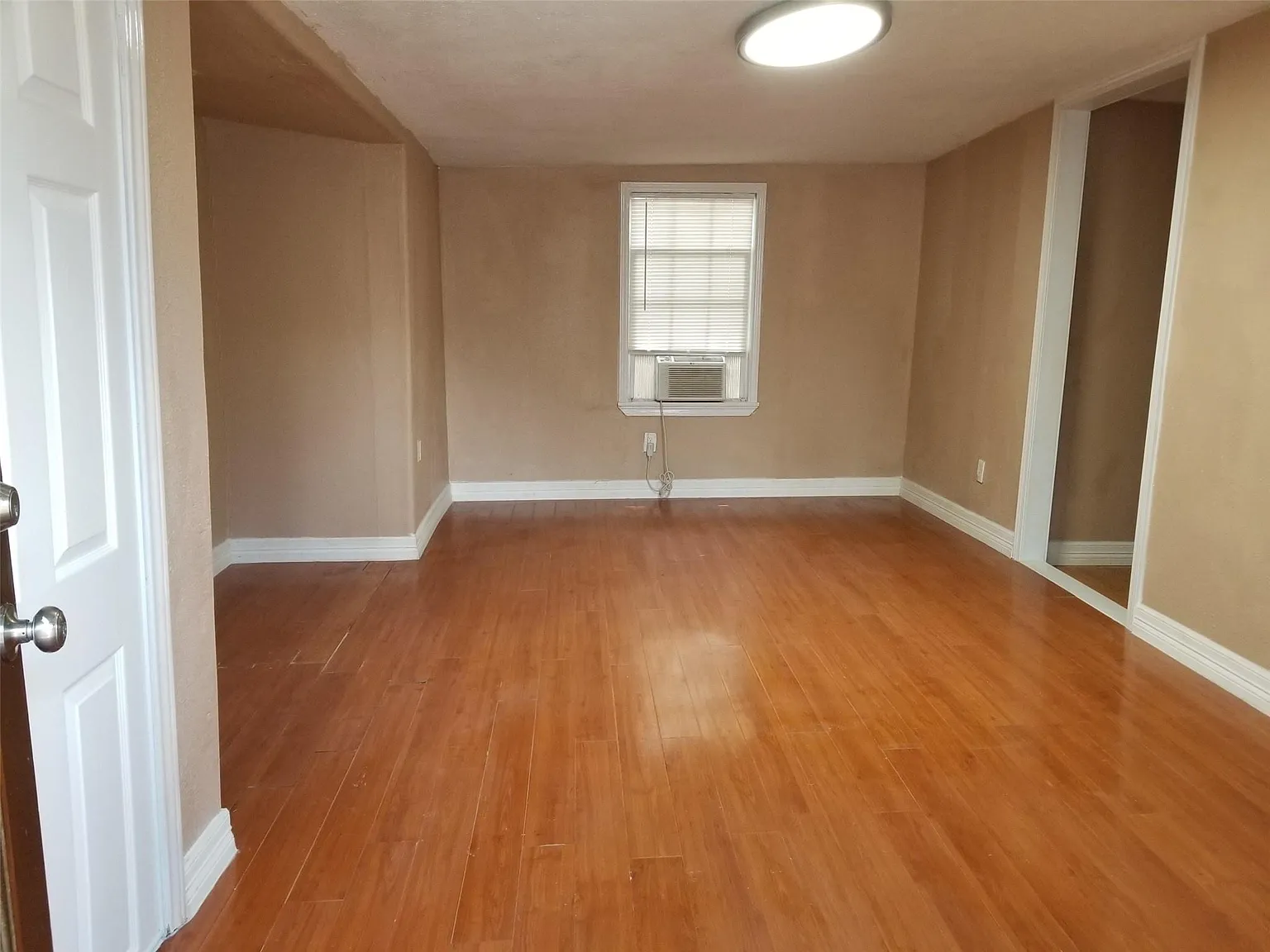 2 bed, 1.0 bath, 1494 sqft, $1,295 — Photo 4