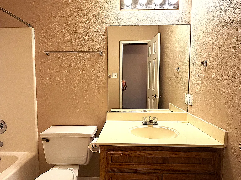 405 Gina Dr — Photo 16
