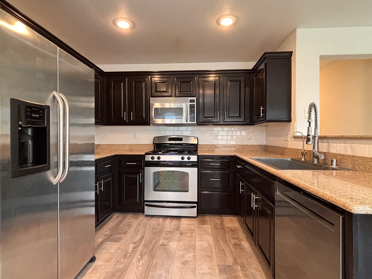3 bed, 2.5 bath, 1419 sqft, $2,245 — Photo 3