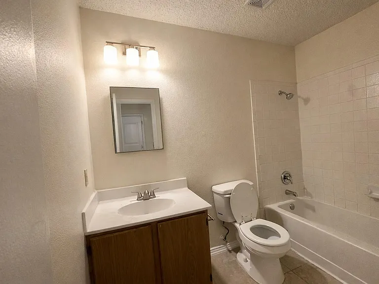 8818 Roquefort — Photo 23