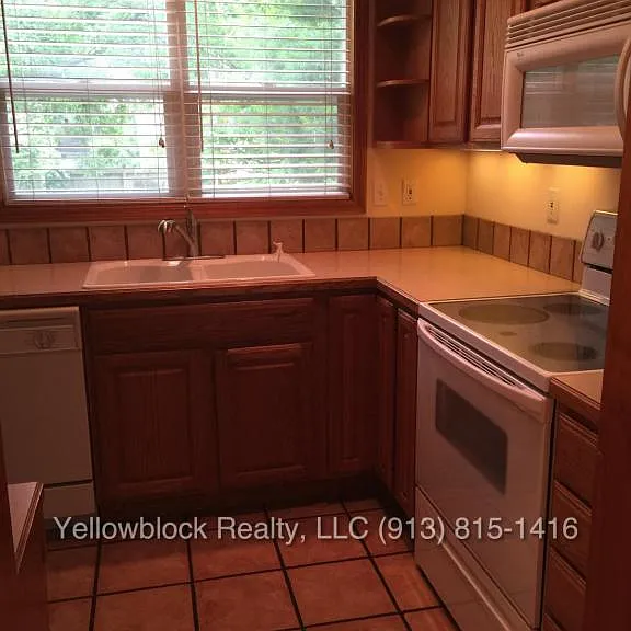 2311 W 79th St — Photo 10