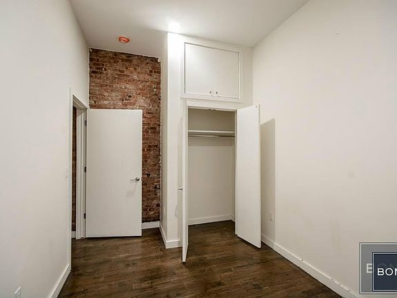 4th image of 3671 Broadway APT 1