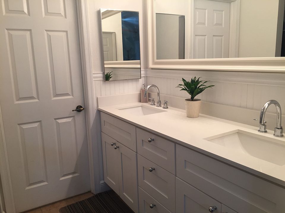 Master bathroom 