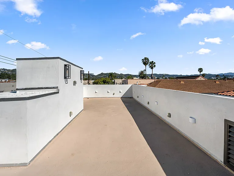 439 N Sierra Bonita — Photo 8